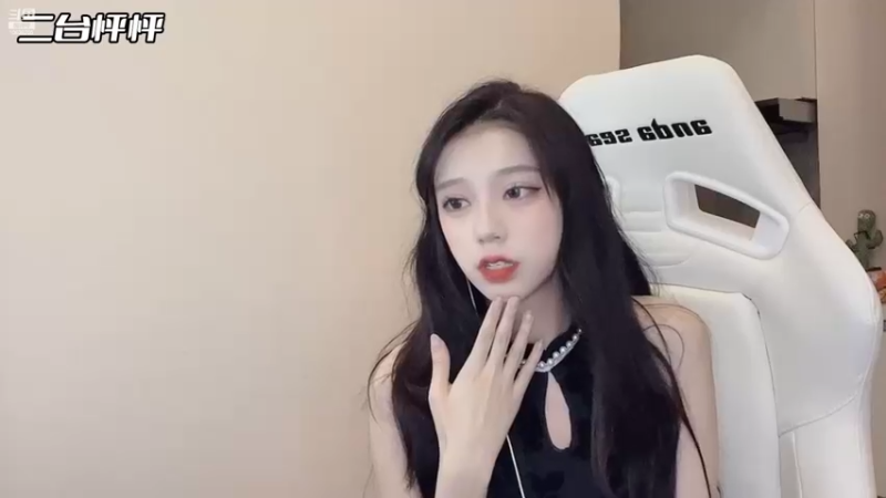 【2022-08-05 00点场】艾琳bigbaby：快乐周五。