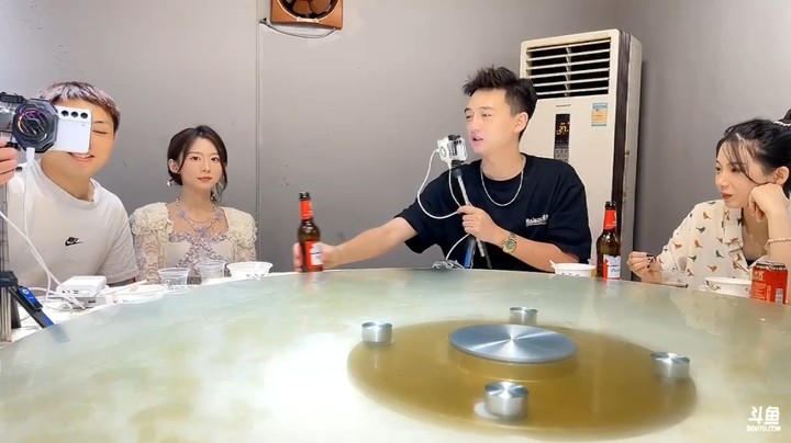 博哥看大舅哥和牙牙和美女石头剪刀布