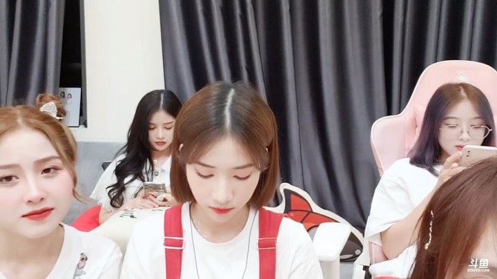 美女小七翻唱《成都》真好听啊