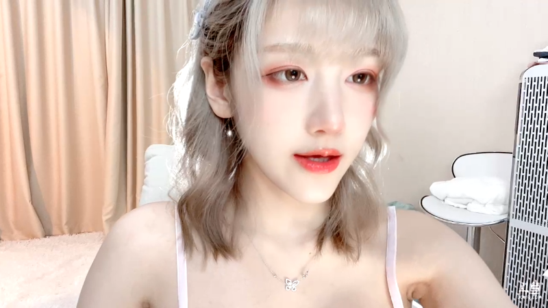 我在斗鱼看啾小妍SAMA直播二次元