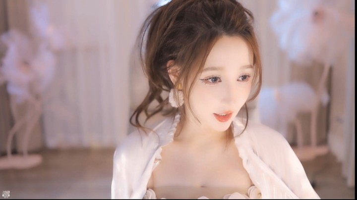 美女米娜真好看啊，今天的发型很好看啊