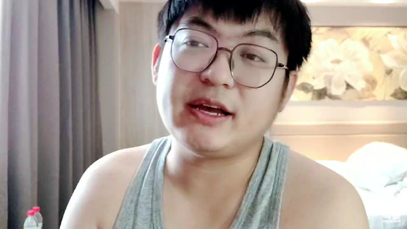 我在斗鱼看火力堂主直播户外