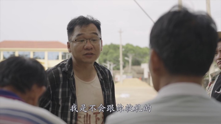 时隔多月未见，漠叔回村大家喜极而泣