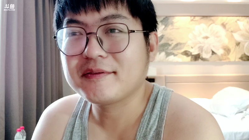 我在斗鱼看火力堂主直播户外