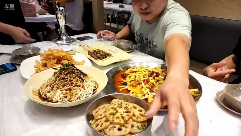 【2022-08-09 23点场】叶子户外：《节目结束》武汉day3