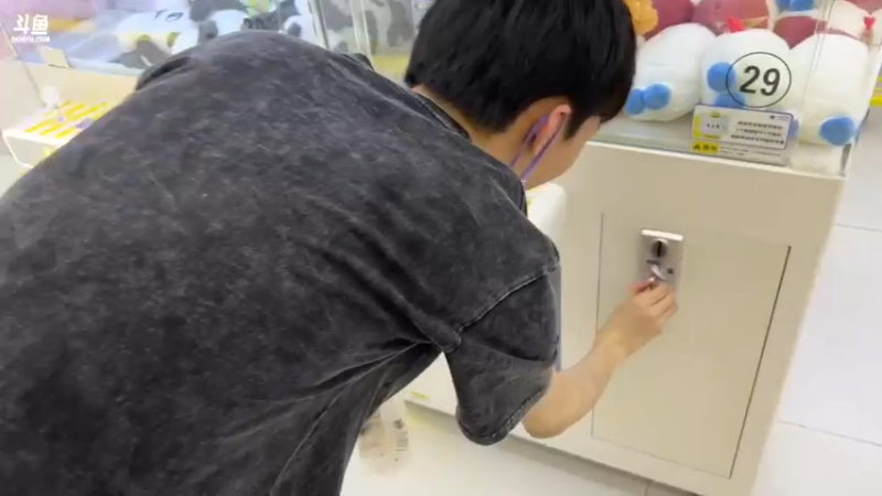 【2022-08-15 21点场】骚易丶：2100巅峰赛随便玩玩