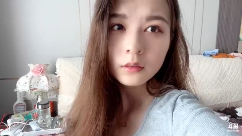 【2022-08-17 11点场】传情小小：小小：练琴打游戏