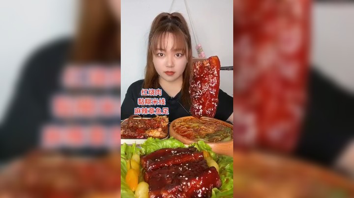 她竟然能吃这么多肉