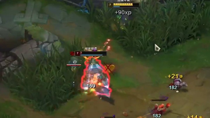 恶霸提莫：看到新版本提莫的伤害后，直播间几千人都打出了问号