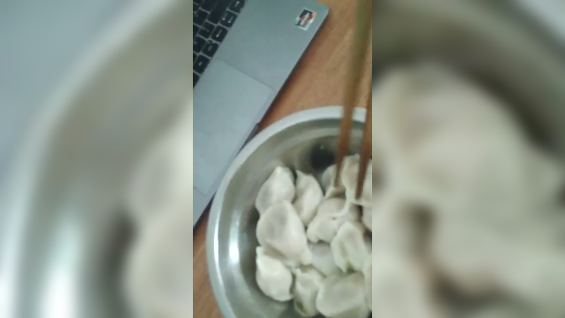 吃饺子