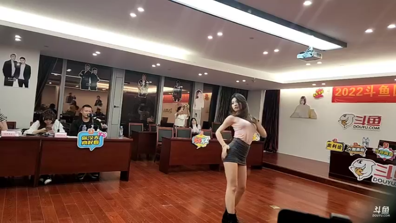 【2022-08-21 21点场】黑人毅：到达南昌 先健身晚上选嘉宾