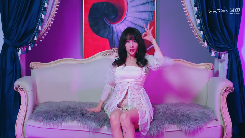 我在斗鱼看沫沫同学丶直播舞蹈