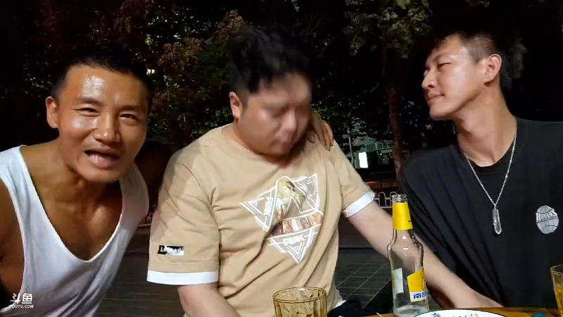 我在斗鱼看黑人毅直播户外