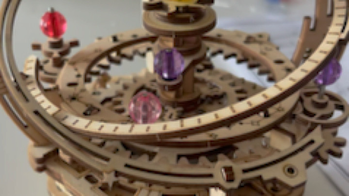 这是我#小天才杯DIY大赛 的作品～～～希望大家帮我点点赞哟～
如你一样。我无法掌握星空。
你啊，你是踩碎星光落入我梦境的一袋幻想。