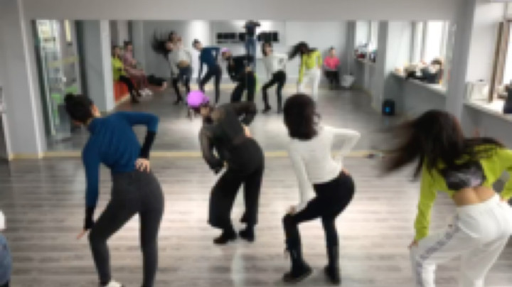 美女小莹发布了一个斗鱼视频2022-08-23