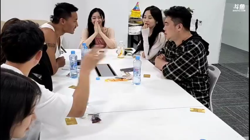 【2022-08-24 23点场】黑人毅：查房 找妹子 掐个饭