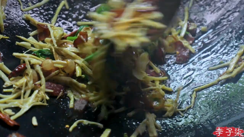 我在斗鱼看李子柒liziqi直播美食