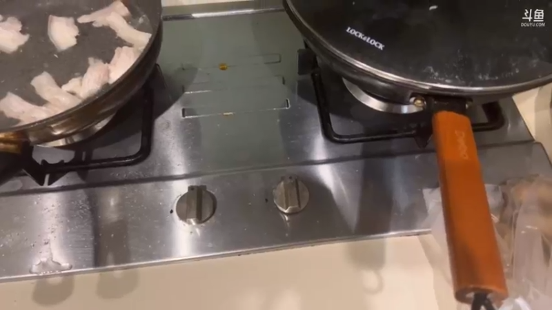 【2022-08-27 21点场】金甲EzNpc：周六耸耸肩