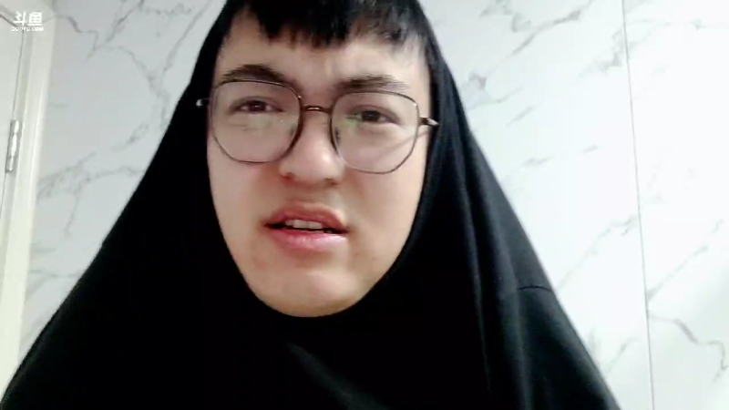 我在斗鱼看火力堂主直播户外