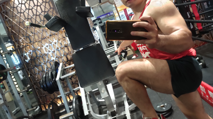 秒变腿王。