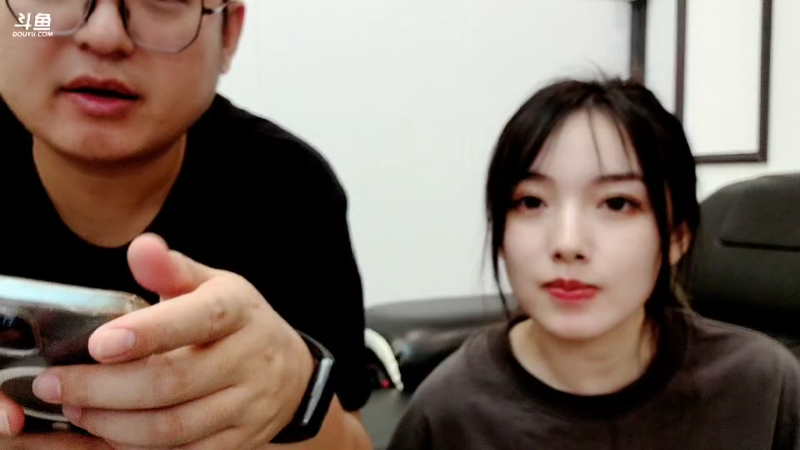 我在斗鱼看火力堂主直播户外