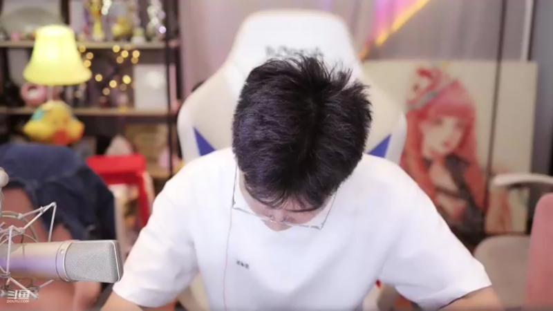 【2022-08-30 15点场】南波儿大魔王丶：天青色等烟雨，而我~