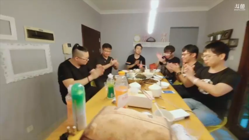 【2022-08-30 00点场】刘飞儿faye：飞儿 玩游戏~