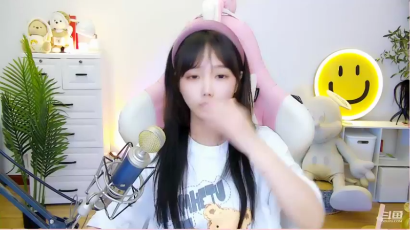 【2022-08-30 20点场】欣小菜：呆萌猛女快乐上分~