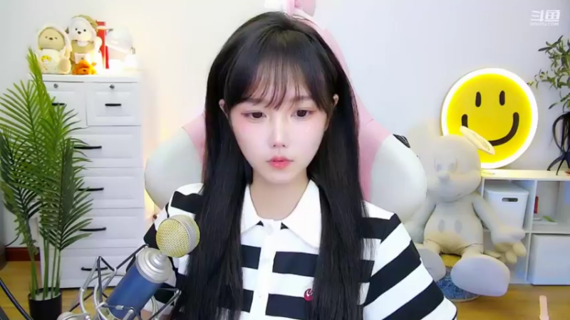 【2022-08-29 12点场】欣小菜：呆萌猛女快乐上分~