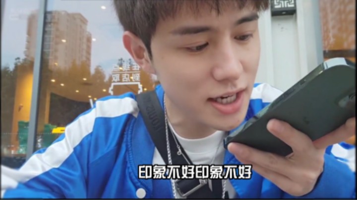 童锦程关于黑色口罩的梗  哈哈