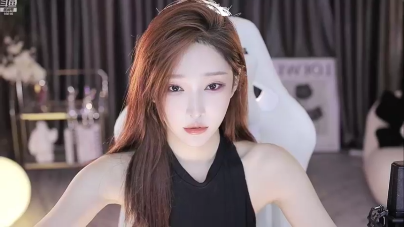 【2022-08-31 23点场】VIVI小小酥：姐姐喊你回家吃饭