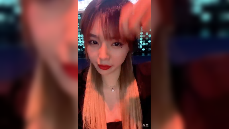 【2022-09-01 21点场】亲亲不小心：因 为 喜 欢 可 迎 万 难