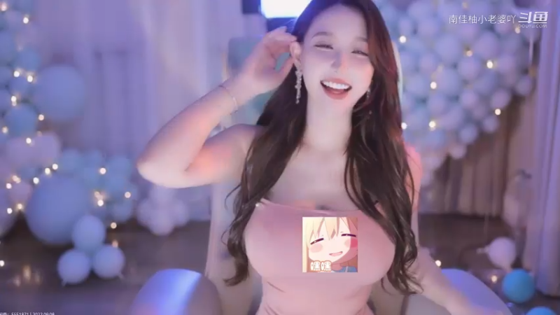 米娜老婆好大