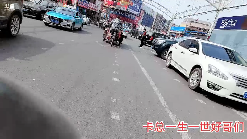 我在斗鱼看主播小黑亮亮直播户外