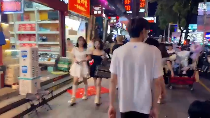 【2022-09-14 23点场】别问问就黑皮：户外美食节目 5692787