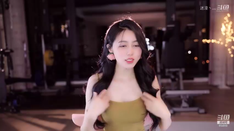小酒窝翁馨-展示健身效果，反正我爱看