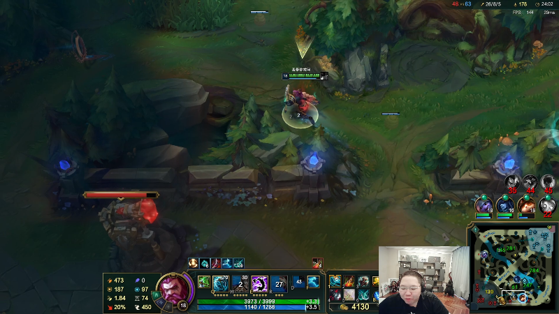 我在斗鱼看即将拥有人鱼线的PDD直播英雄联盟