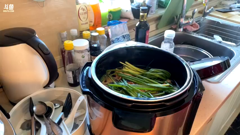 【2022-09-20 16点场】yjjimpaopao：【户外】做饭了！