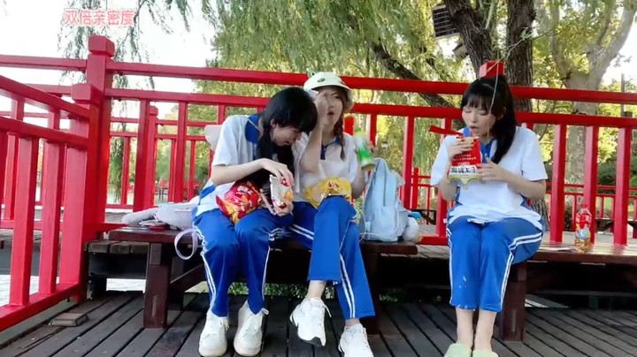 抠脚了还能吃辣条吗？