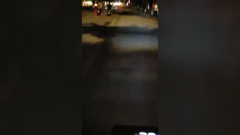长长的黑夜。长长的路