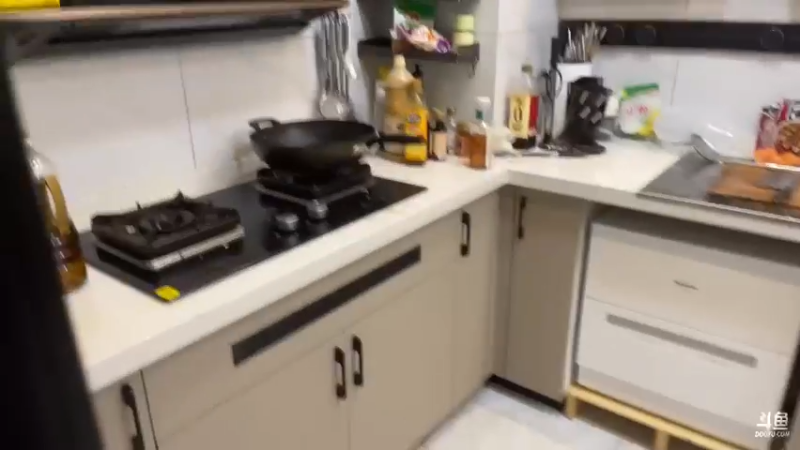 【2022-09-23 16点场】棒老三：做个晚饭，雨微微下！