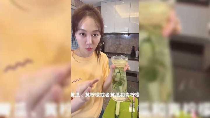 雪绵豆沙饼配柠檬青瓜水