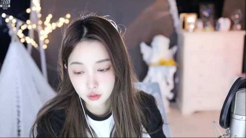 【2022-10-01 12点场】小肉球阿：爱笑的女孩运气不会差~~