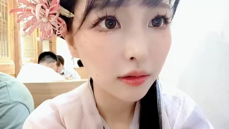 【2022-10-01 17点场】六喵喵喵丶：圆脸七分财，不富也镇宅~