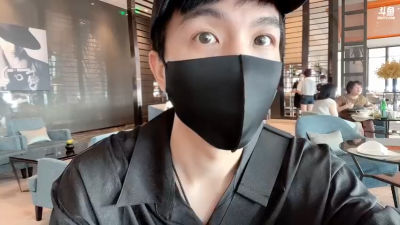 【2022-10-01 17点场】douyu小漠：劳斯莱斯接由奈！