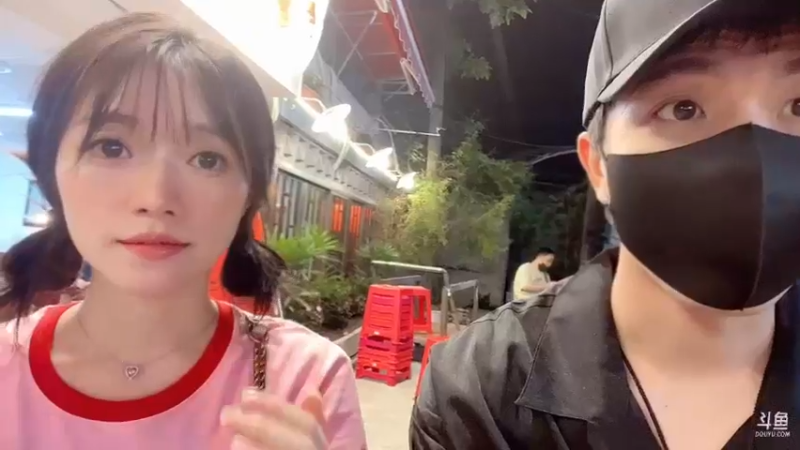 【2022-10-01 19点场】douyu小漠：劳斯莱斯接由奈！