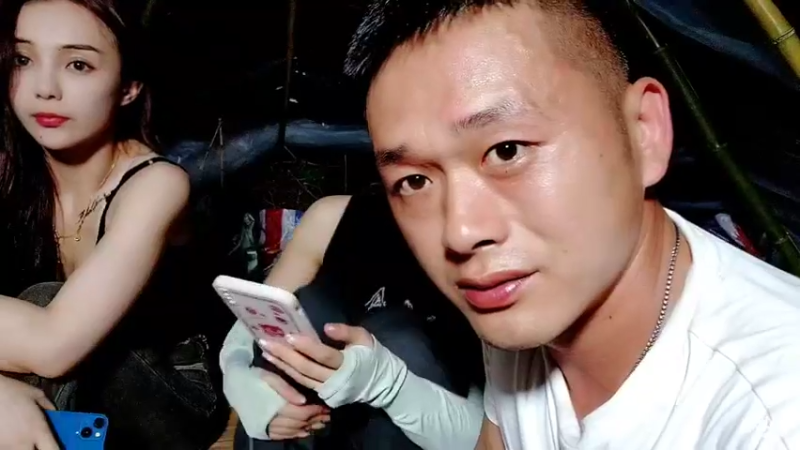 【2022-10-02 20点场】洪湖小肖：《盲盒求生》第1天