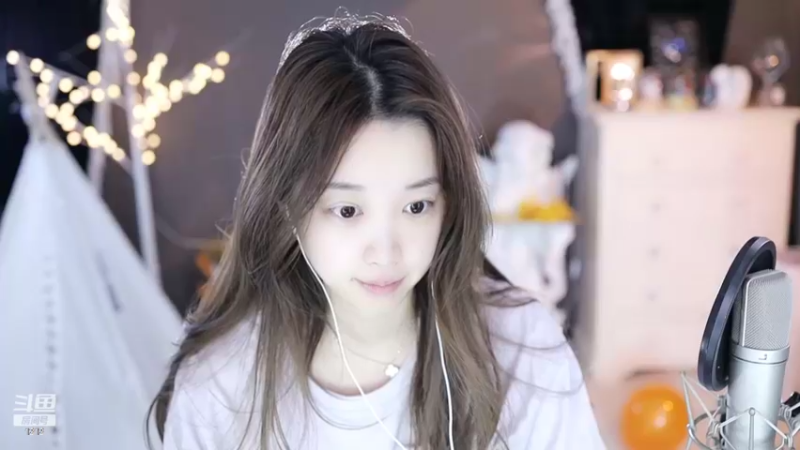 【2022-10-02 03点场】小肉球阿：肚子疼晚点来