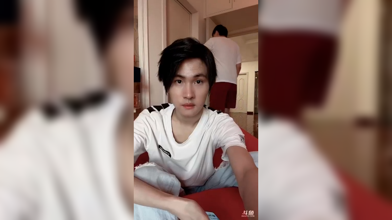 【2022-10-02 15点场】慕堇丶：到话哥家里了！