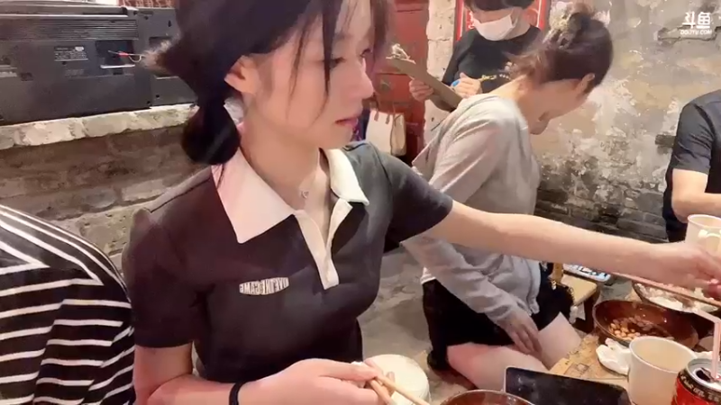 【2022-10-02 18点场】douyu小漠：重庆户外day3动漫展！